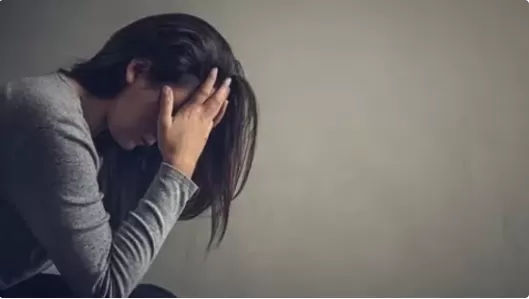 Sindroma e ‘vajzës së mirë’/ Çfarë është dhe cilët janë njerëzit që preken