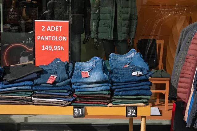 A është blerja në tregun e lirë më e mirë se në qendrat e mëdha tregtare?