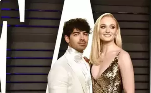 Joe Jonas dhe Sophie Turner ndahen nga njëri-tjetri