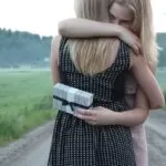 Përse përqafimi është kaq i rëndësishëm për shëndetin?