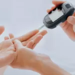 Diabeti tek meshkujt /A mund të shkaktojë rënie të flokëve dhe çrregullime të shëndetit seksual?