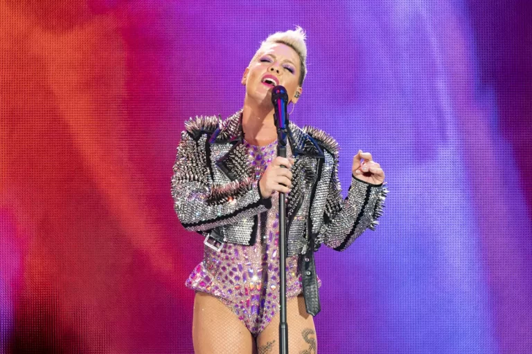 ‘Mbidozë në moshën 16 vjeçare’ / Deklarata e Pink shokon showbizzin