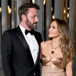 Dekor argjendi dhe ari/ Shifra marramendëse e rezidencës së Jennifer Lopez