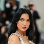 Çfarë ndodhi? Dua Lipa bën të papriturën për fansat e saj