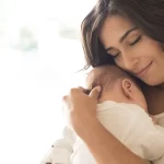 Nga qirinjtë tek byzylykët/ Ja disa dhurata për mamatë e reja