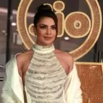 Priyanka Chopra ”magjeps” me veshjen e saj në Festivalin e Filmit Jio MAMI