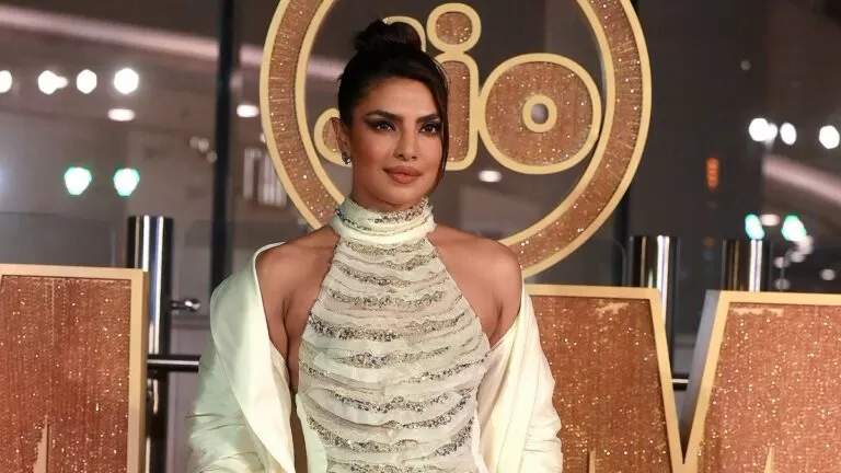 Priyanka Chopra ”magjeps” me veshjen e saj në Festivalin e Filmit Jio MAMI