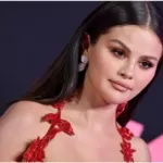 ‘E ke mbushur fytyrën me fillers’: Selena Gomez habit fansat, pranon ndërhyrjet estetike