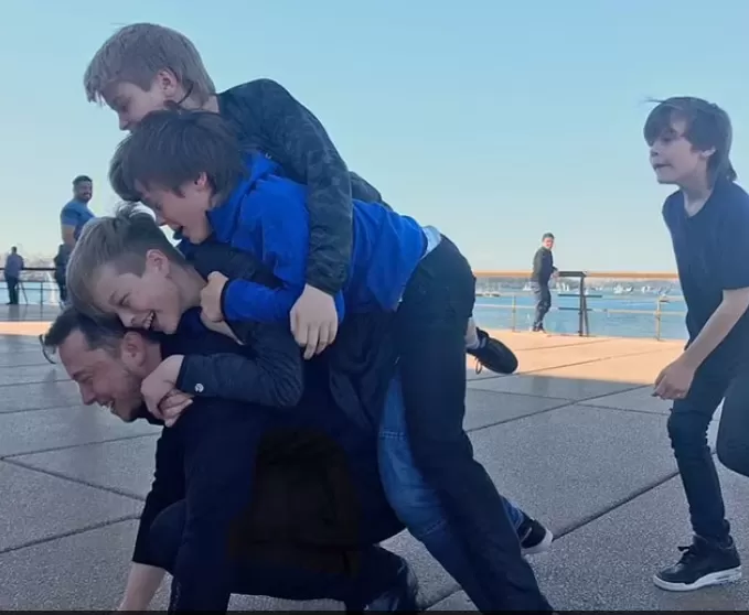 Elon Musk motivon prindërit/ Bëni fëmijë ose do t’ju harrojnë