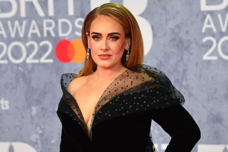 Adele bën të papriturën/ Emocionohet pasi zbuloi personin e veçantë në koncertin e saj