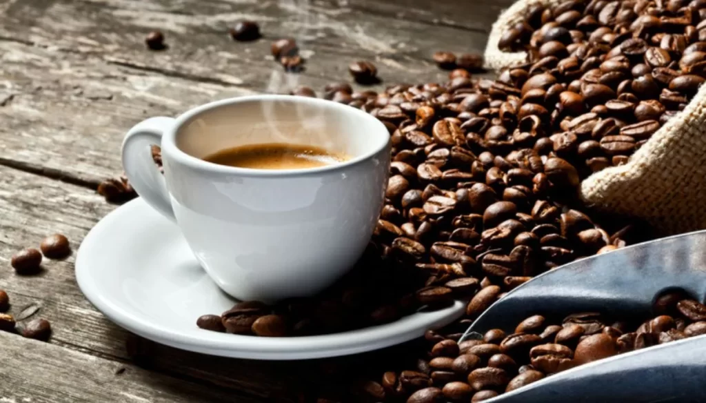 Zbuloni çfarë ndodh me shëndetin nëse konsumoni shumë kafe në ditë