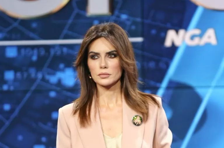 Grida Duma “thyen rregullin”: Shfaqet me personin e veçantë në mbrëmjen operistike