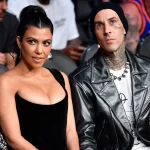 Ditëlindja e bashkëshortit : Kourtney Kardashian guxon me foto topless