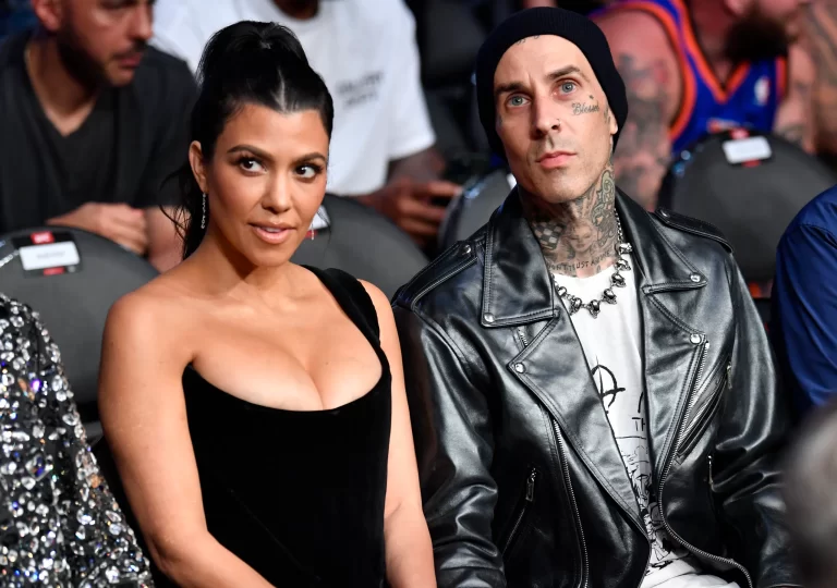 Ditëlindja e bashkëshortit : Kourtney Kardashian guxon me foto topless