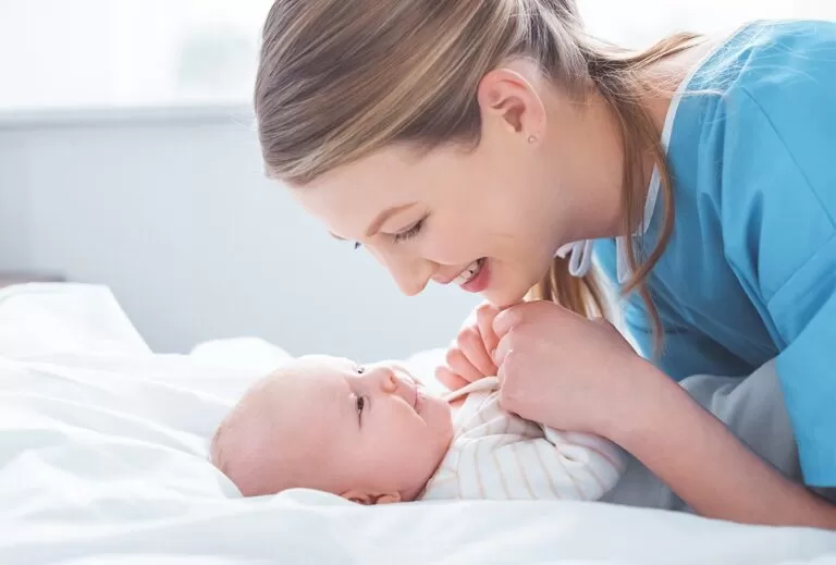 Kujdesi ndaj fëmijëve: Nga ushqimi, higjiena personale deri tek kontrollet mjekësore