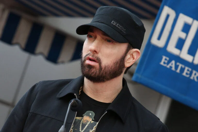 ‘Nuk mund ta besojmë që ka ikur’: Eminem ka ndërruar jetë?